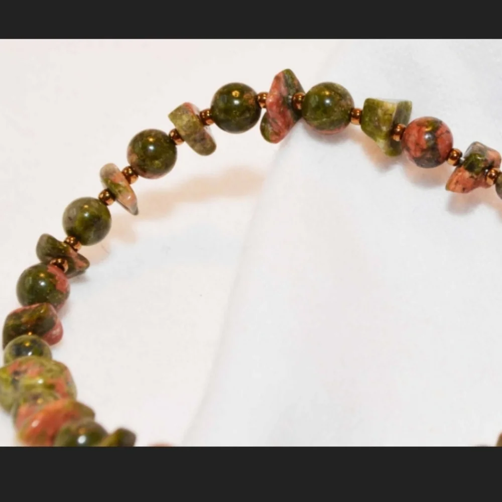 Beautiful Handmade Unikite Beaded Bracelet - Picture 5 of 7